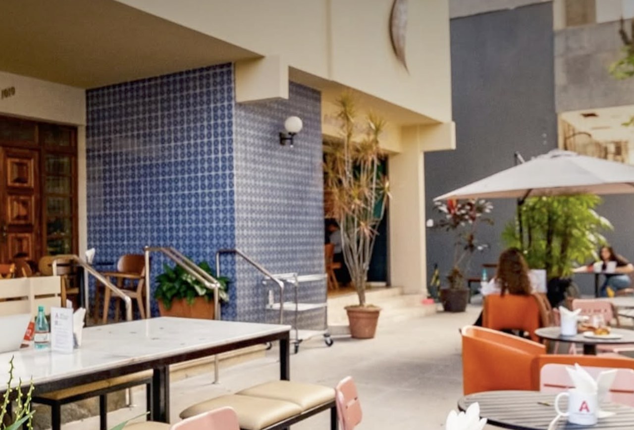 The tiled entrance and outdoor terrace seating at Academia do Café